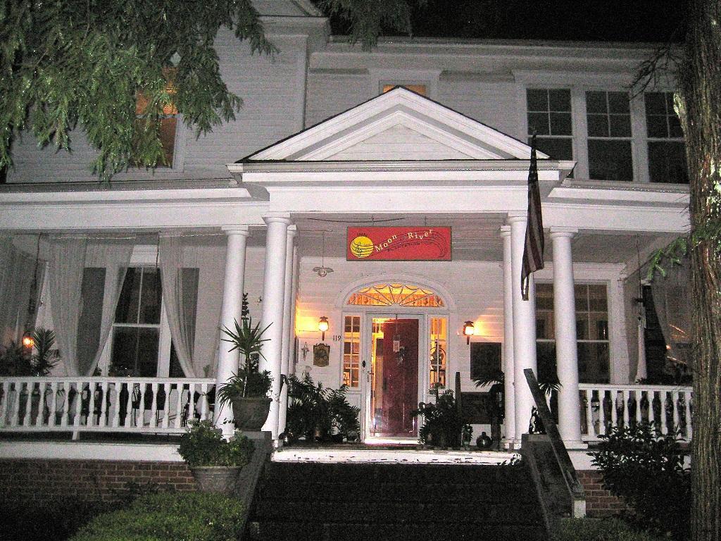 Inn Upon Moon River Plantation Chester Екстериор снимка