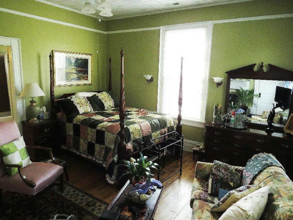 Inn Upon Moon River Plantation Chester Екстериор снимка
